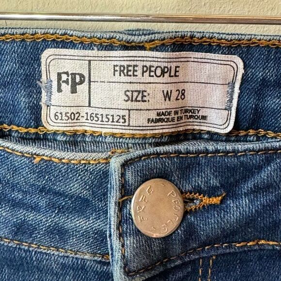 Free People Ankle Cropped Raw Hem Jeans in Blue Wash 28 - Picture 3 of 14